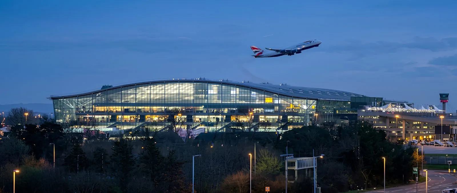 Heathrow Airport transfer service photo 3